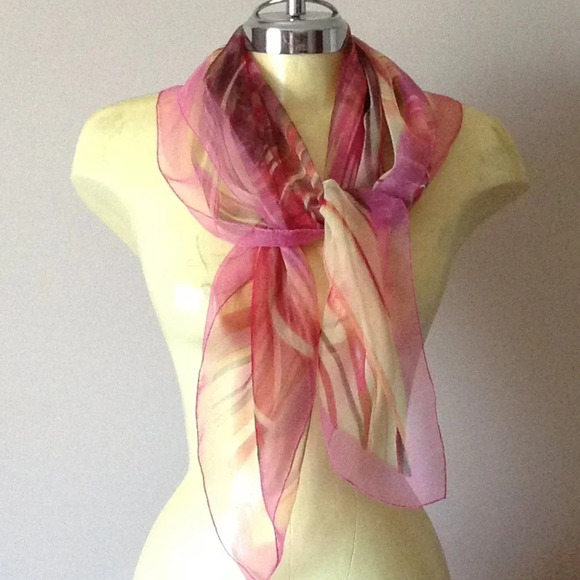 V.Fraas The Scarf Source Pink Square Head Neck Scarf Made in Italy - Picture 1 of 5